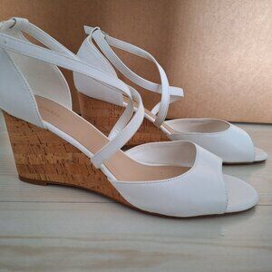 Le Chateau size 41 white wedges